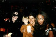 Michael Jackson фотография #4 (источник - https://vk.com/id43665606)