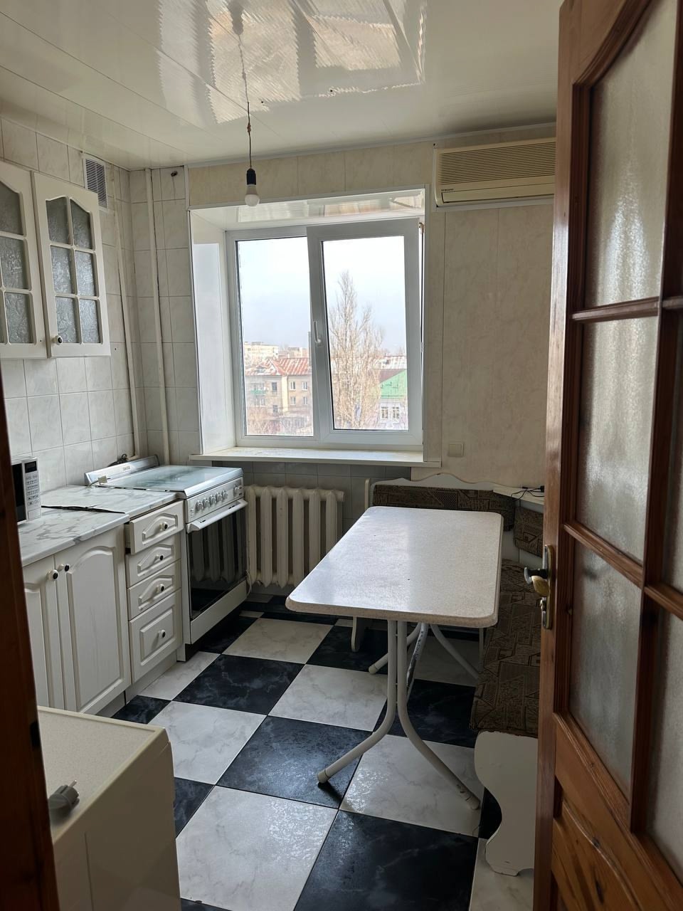 Продам 2 х квартиру Г. Луганск,по ул. Панькова (Городок ОР), 4/5 этажного кирпичного дома, не угловая. Комнаты изолированные,светлые. В квартире качественные пластиковые стеклопакеты , новый застекленный балкон. Площадь 45,2 кв.м. . Цена 6,3 млн₽ Тел +79595121888 Ирина...